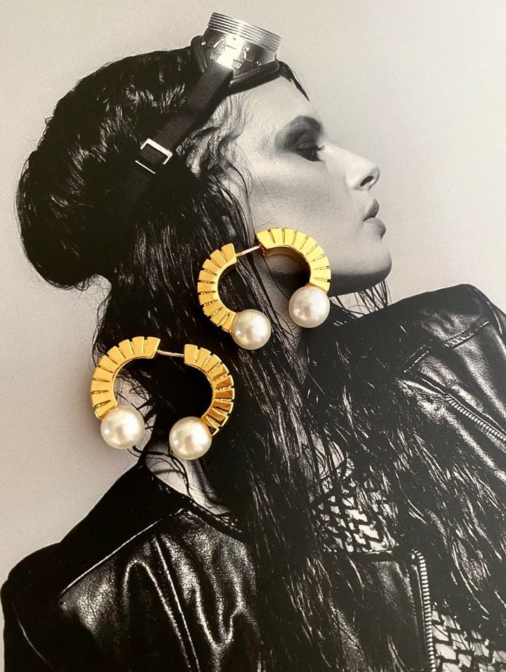 Glist Pearl Earrings in Gold