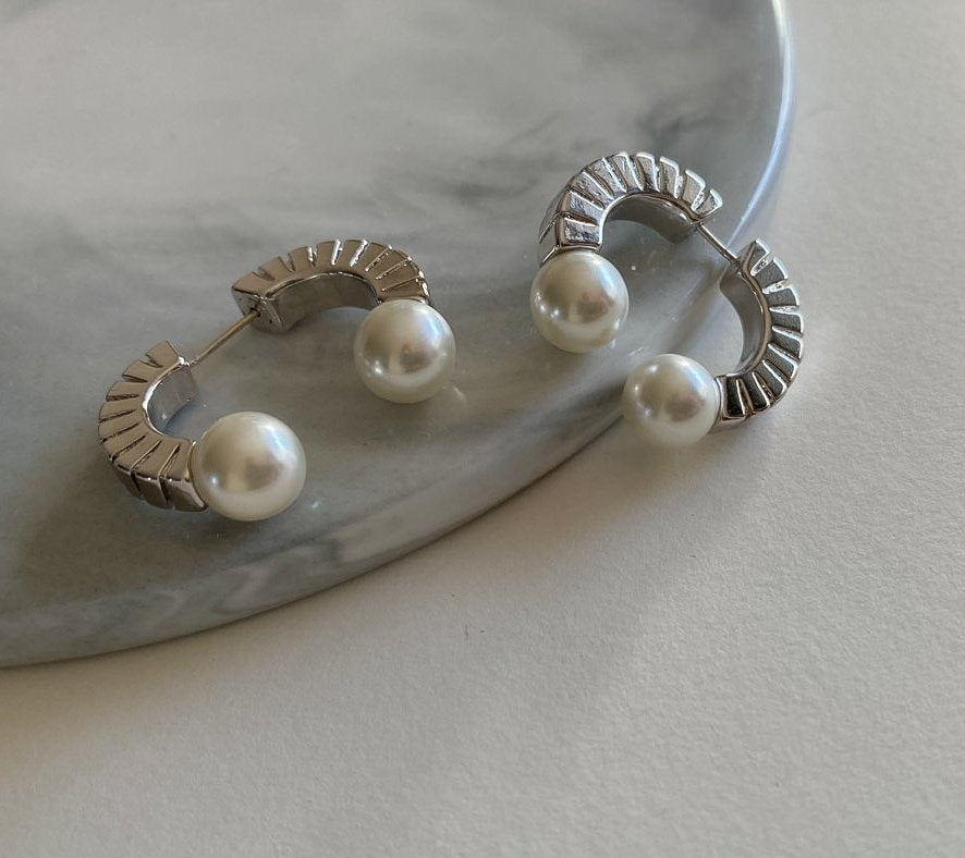 Glist Pearl Earrings in Silver