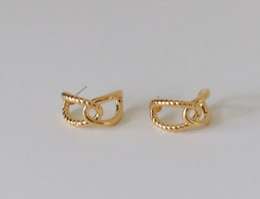 Charlotte Chaine earrings in gold