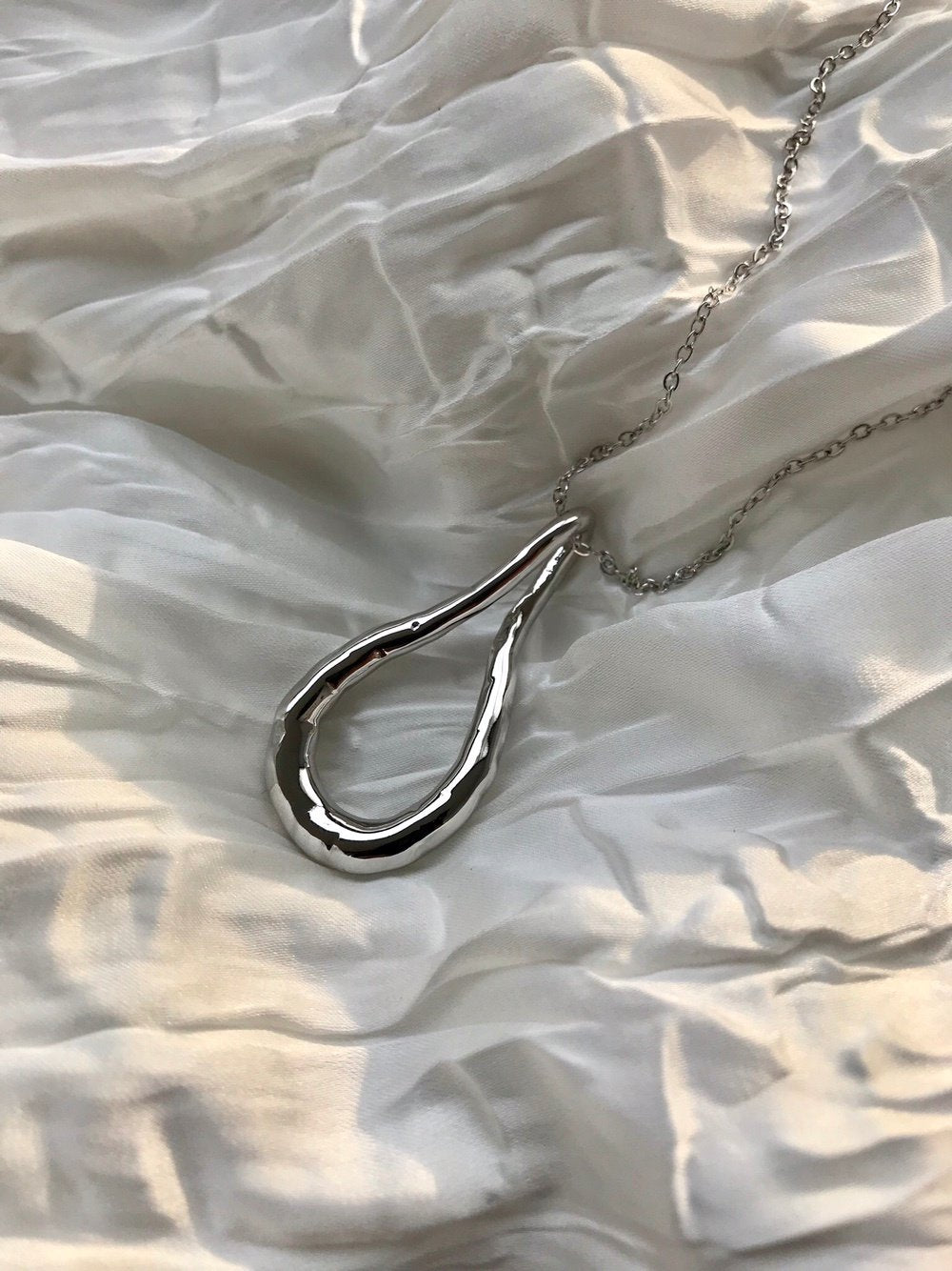 Dea Grand Necklace in Silver