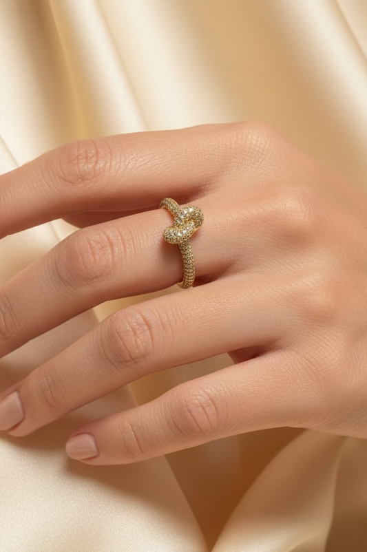 Diamante Knot Ring in Gold