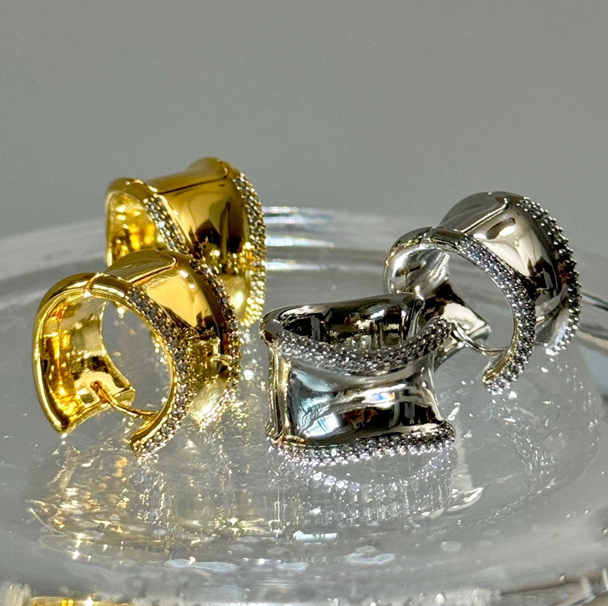 Throm earrings in Gold