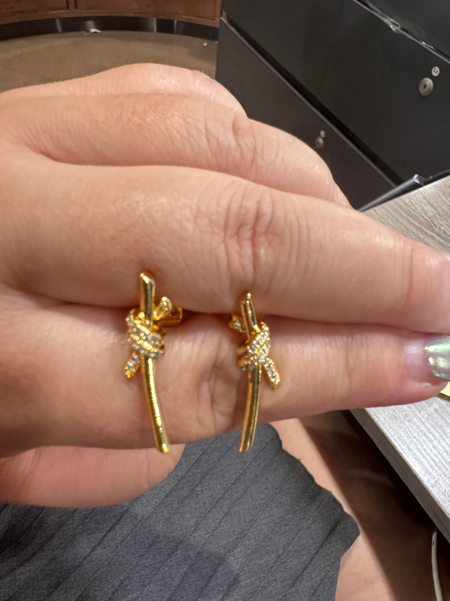 Santos earrings in gold