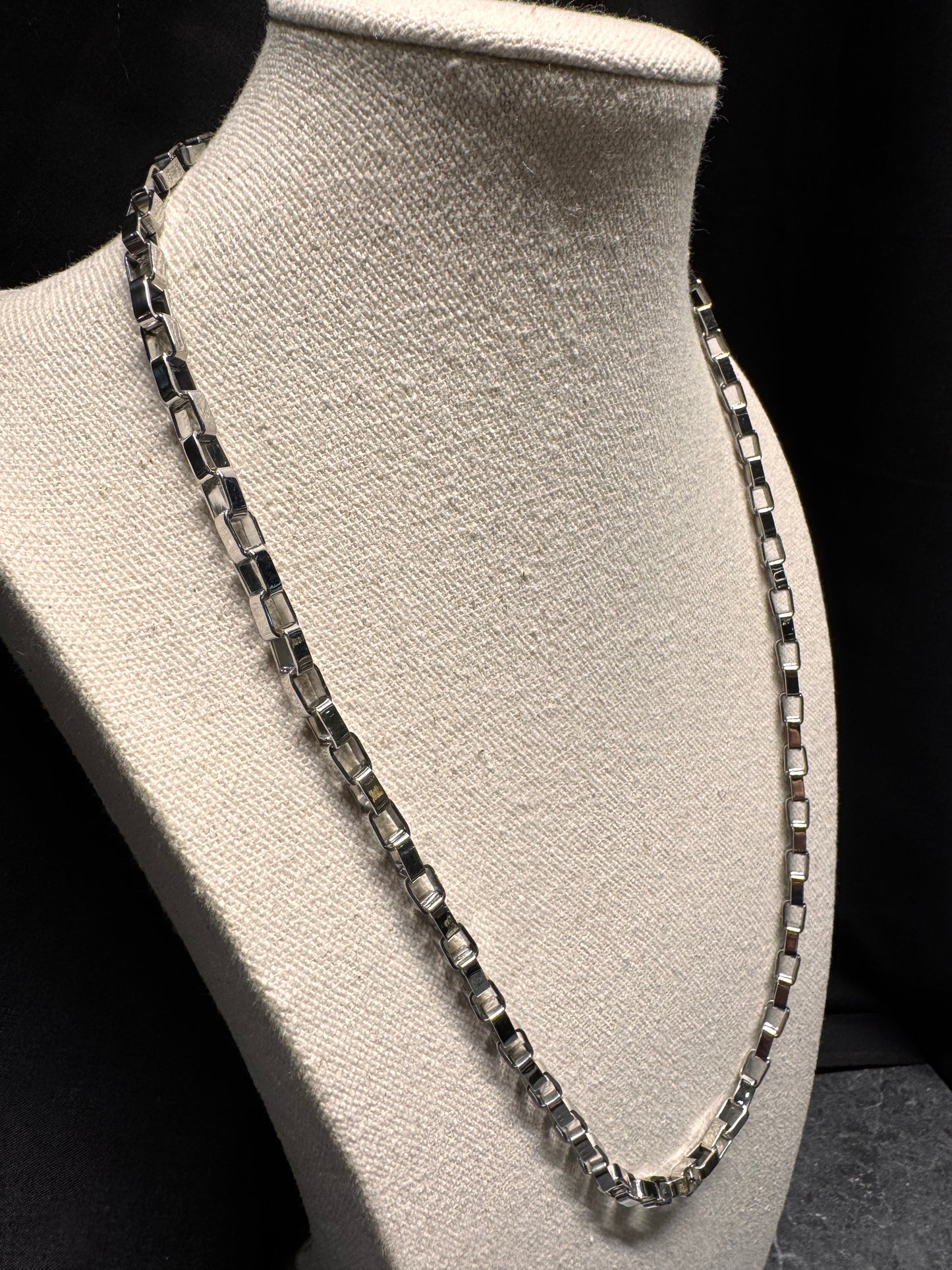 Raw Box Chain
