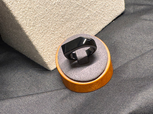 Plain arrow ring black