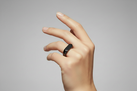 Plain arrow ring black