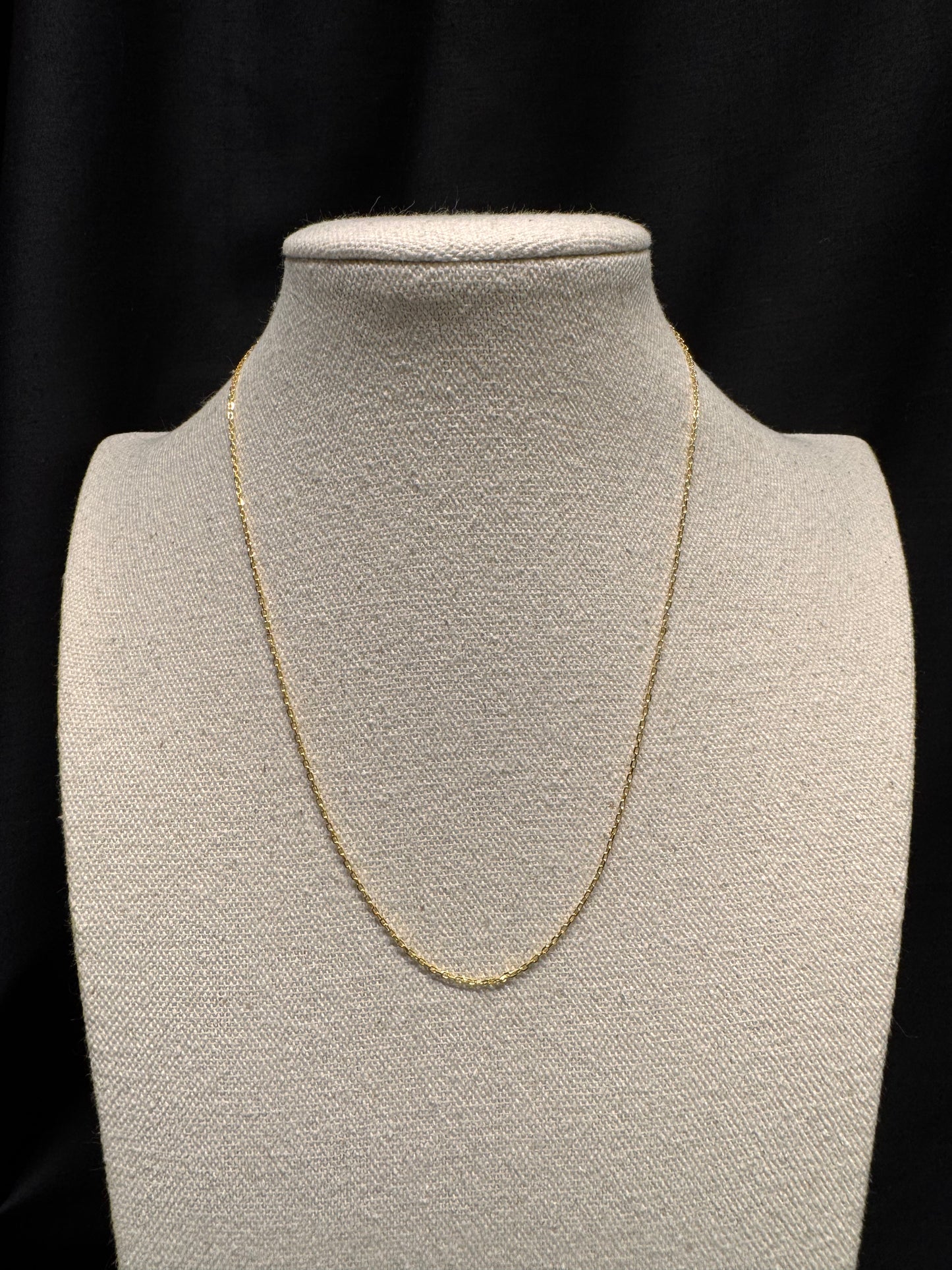 Fine Thick Oval Necklace In Gold