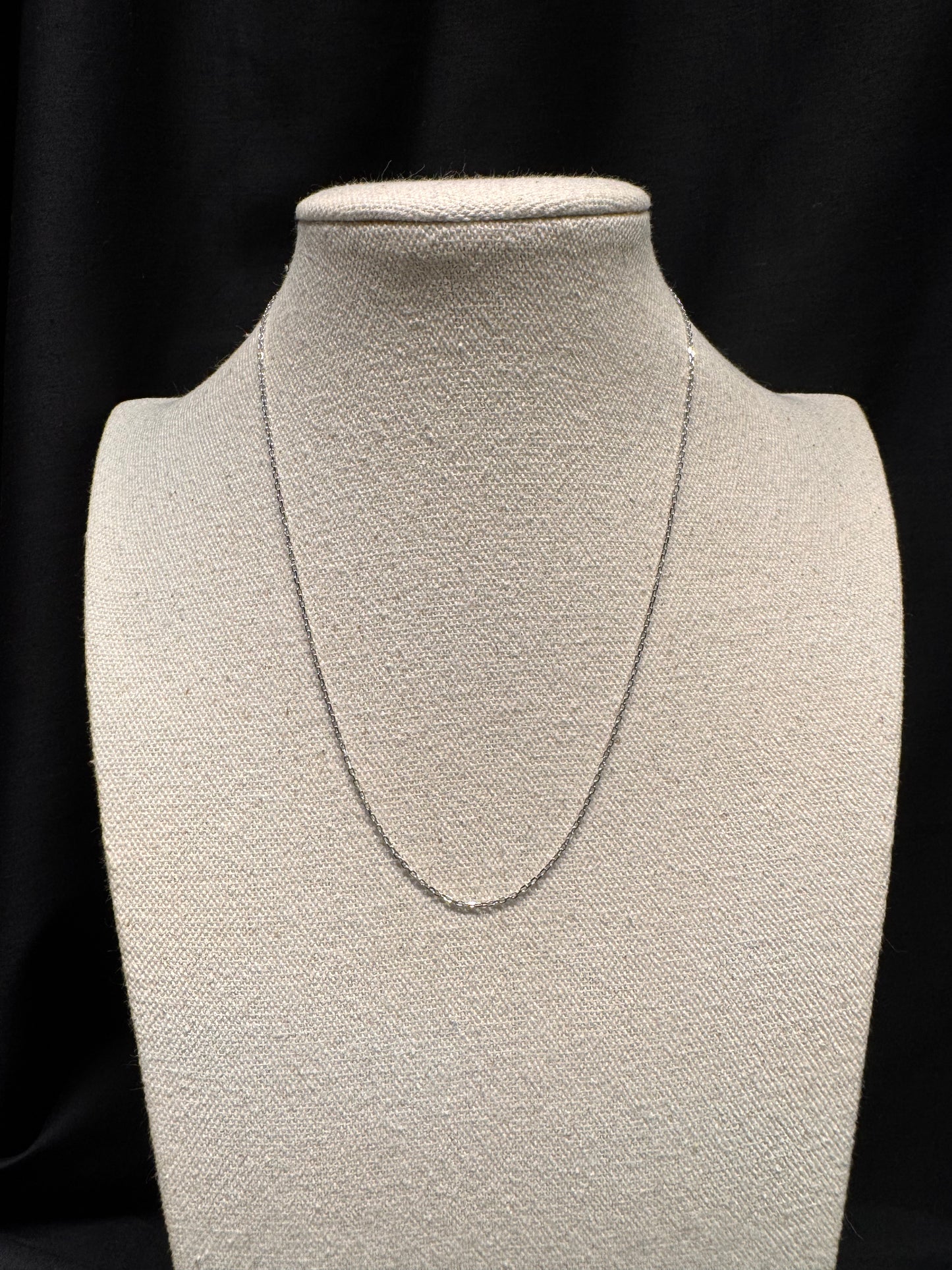 Fine Thick Oval Necklace In Sliver