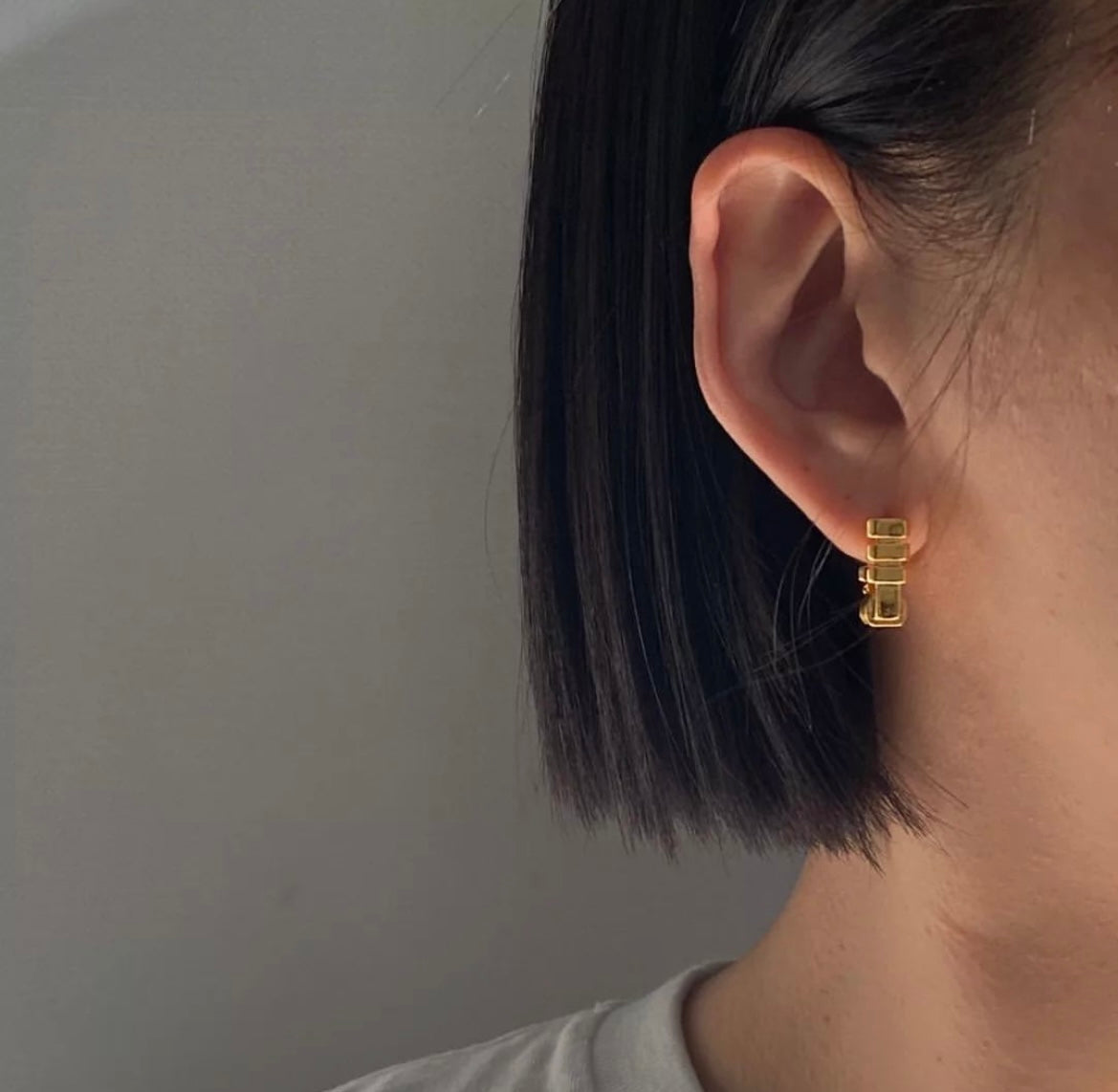 Hulge Earrings in Gold