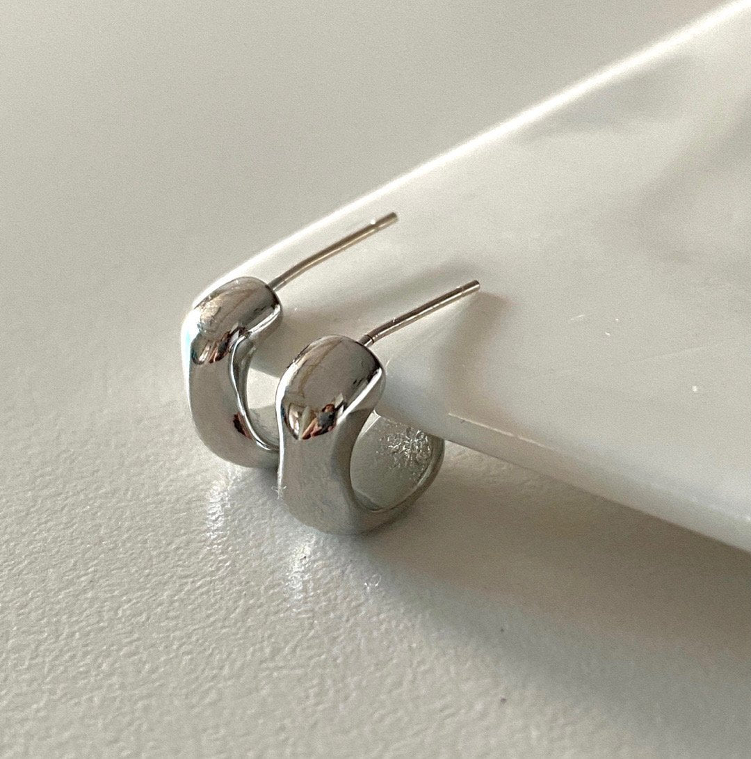 Mini Dea Grande Earrings in Silver