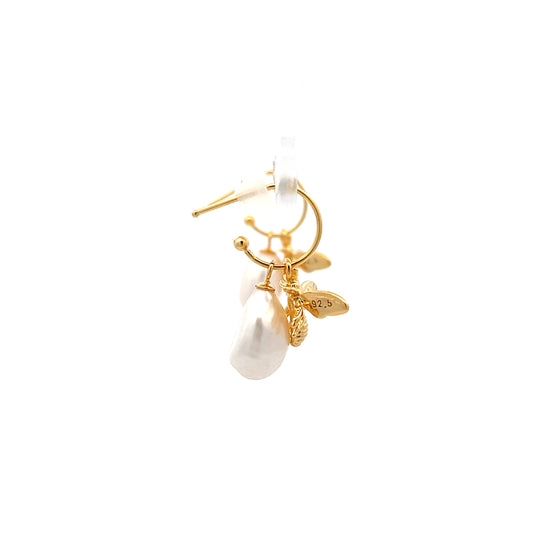 Bee X Pearl Earrings in Gold