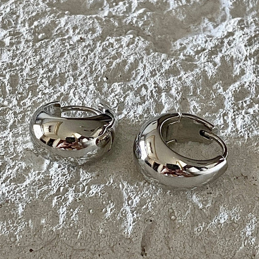 Dea Tres Loop Earrings in Silver