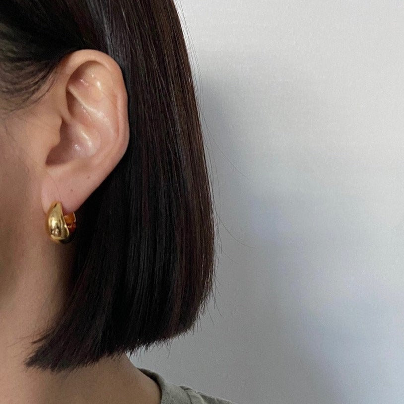 Dea Tres Loop Earrings in Gold