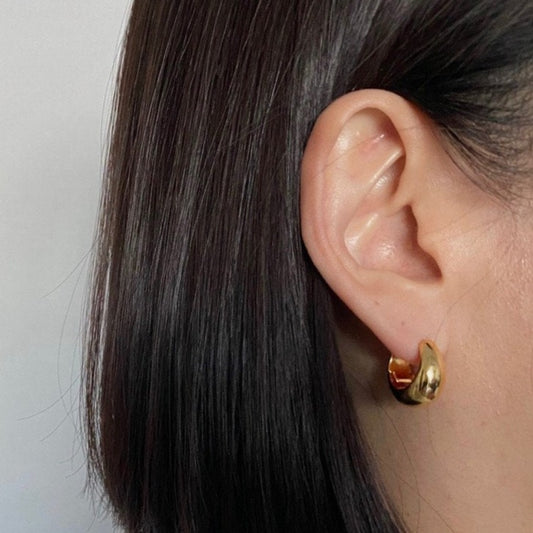 Dea Tres Loop Earrings in Gold