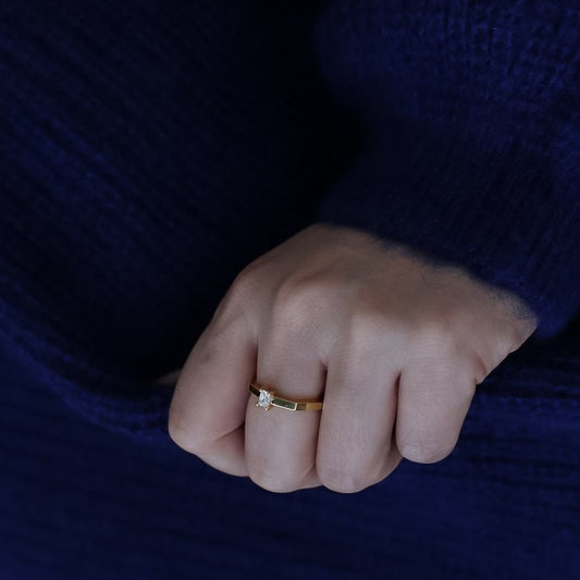 Octo Thin Diamante Ring in Gold