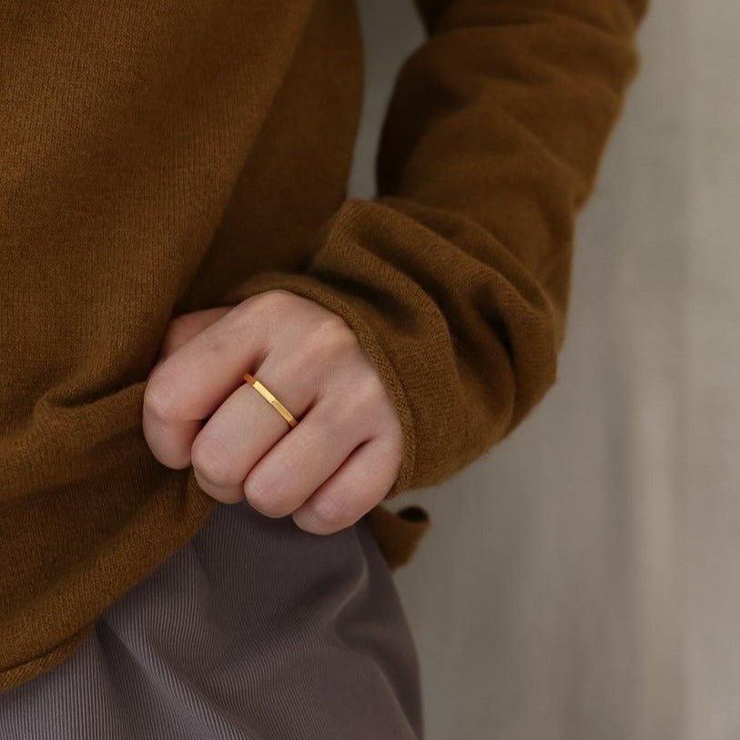 Octo Thin Ring in Gold