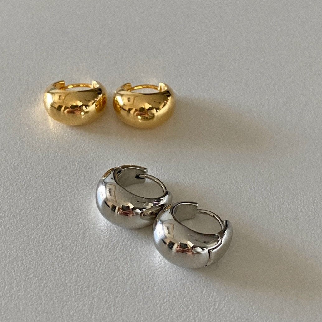 Dea Tres Loop Earrings in Silver