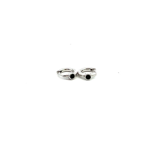 Soli Onyx Huggies Earrings In Sliver