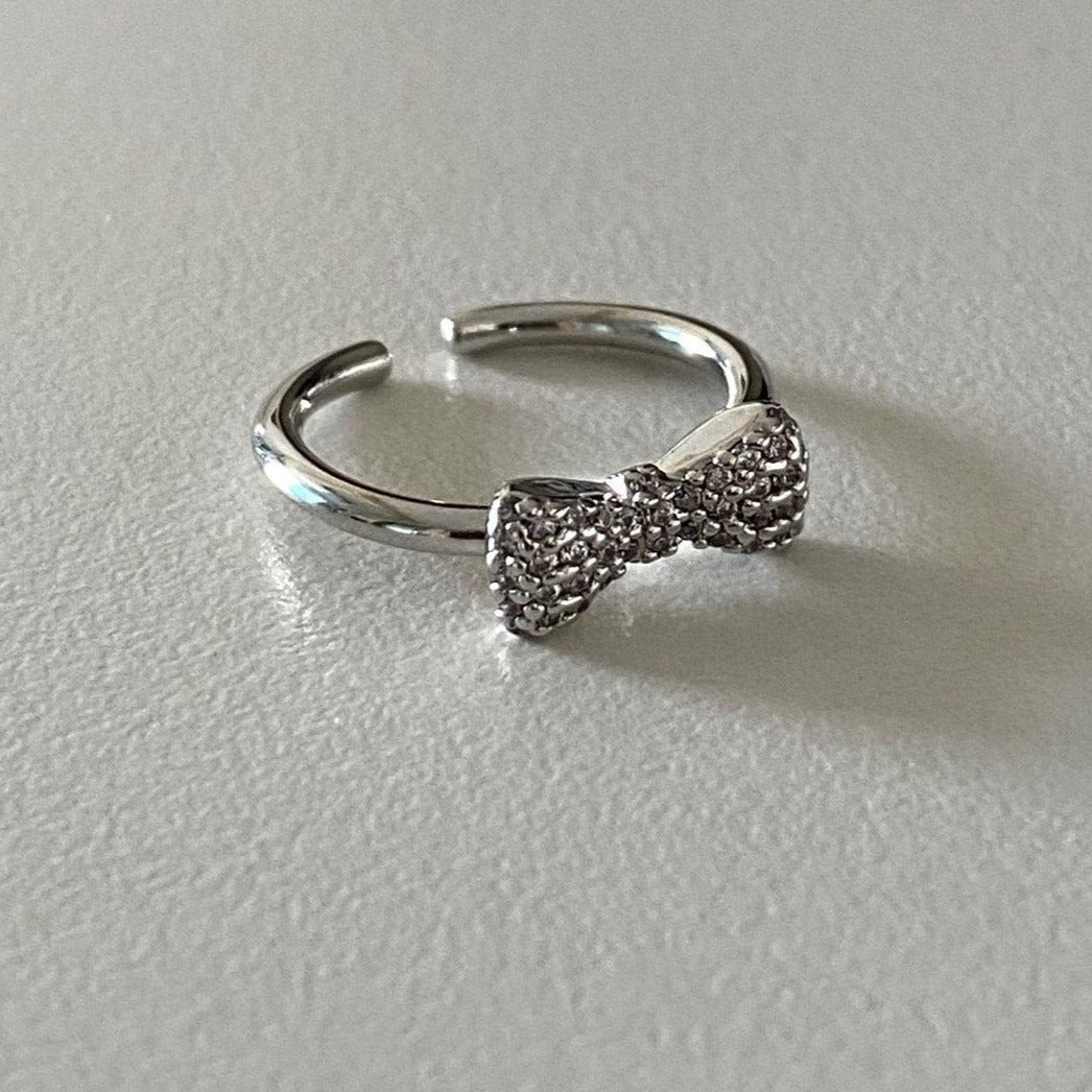Laurel D Ring in Silver