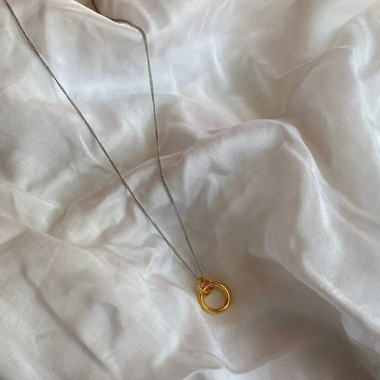 Dea Necklace in Gold Pendant