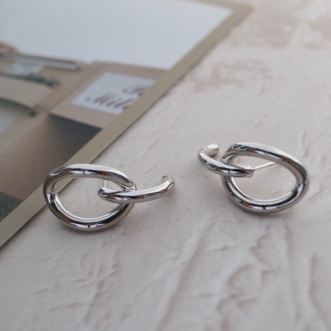 O Earrings in Silver