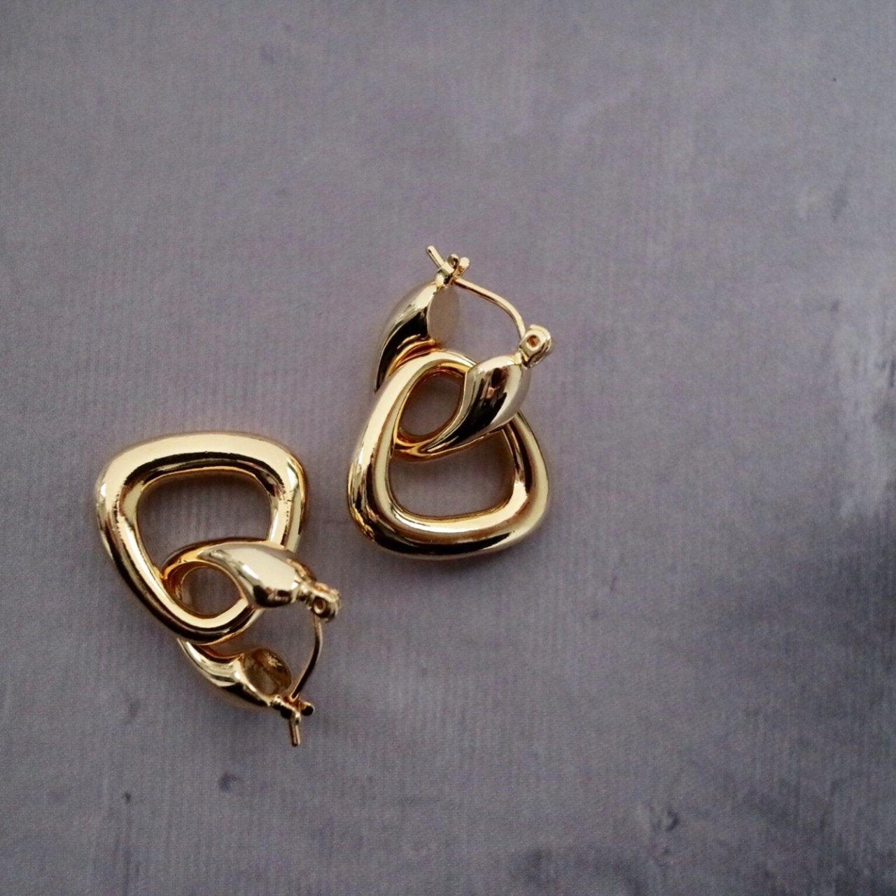 Maine Earrings in Gold
