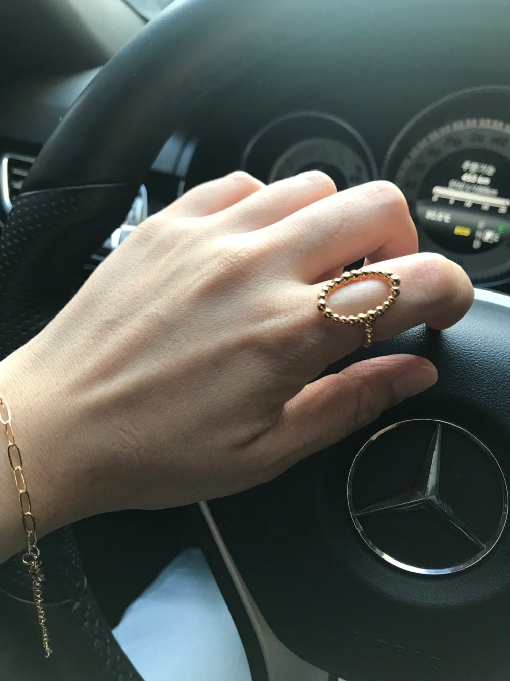 Cleef Ova Ring in Gold