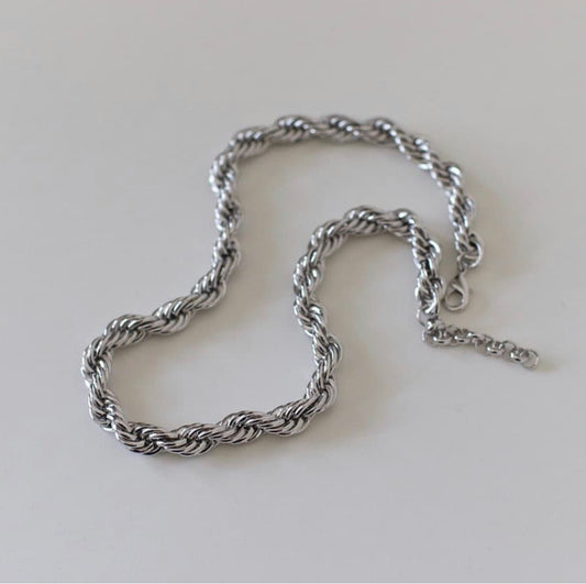 Amira Necklace in Silver