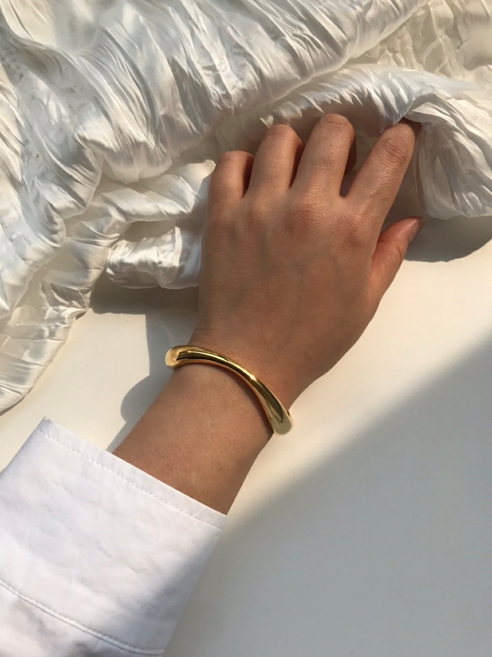 Dea Tres Bangle in Gold