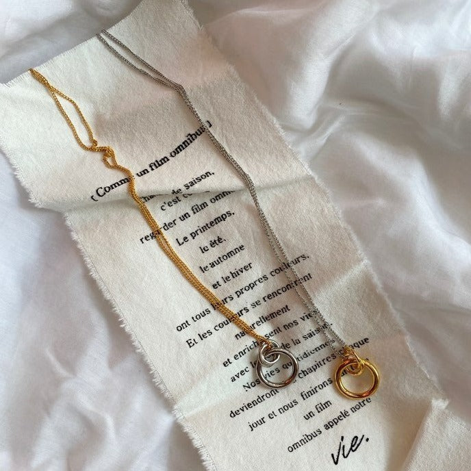 Dea Necklace in Gold Pendant