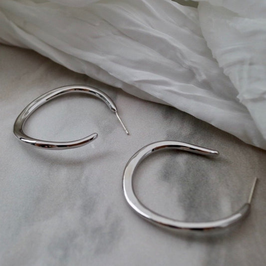 Dea Grande Loop Earrings in Silver