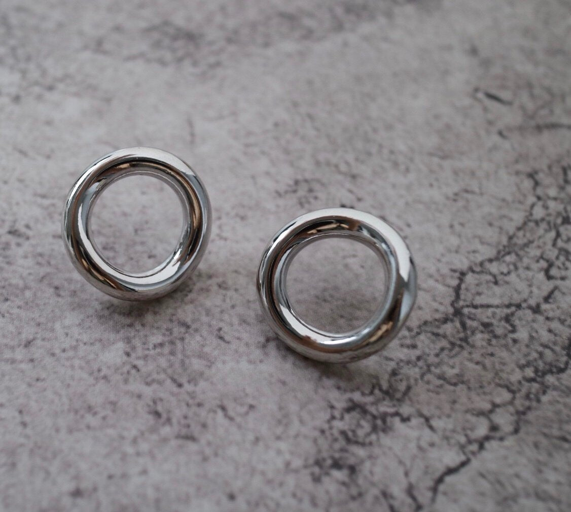 Cercle Earrings in Silver
