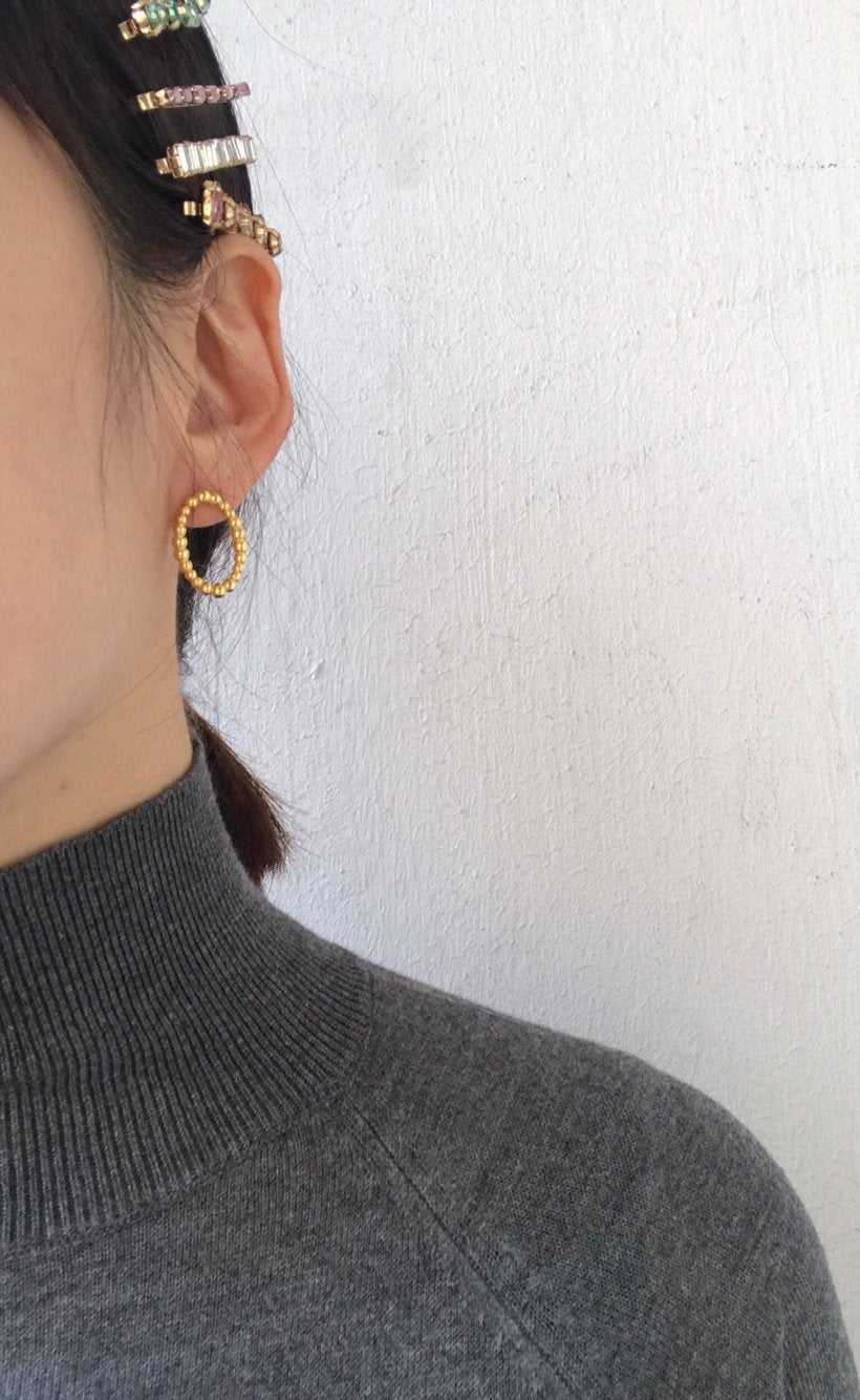 Cleef Ova Earrings in Gold