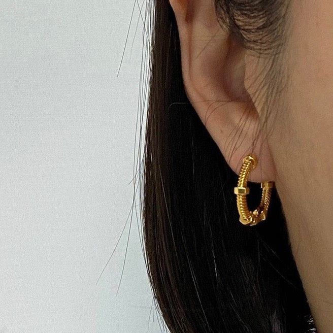 Huolo Earrings in Gold