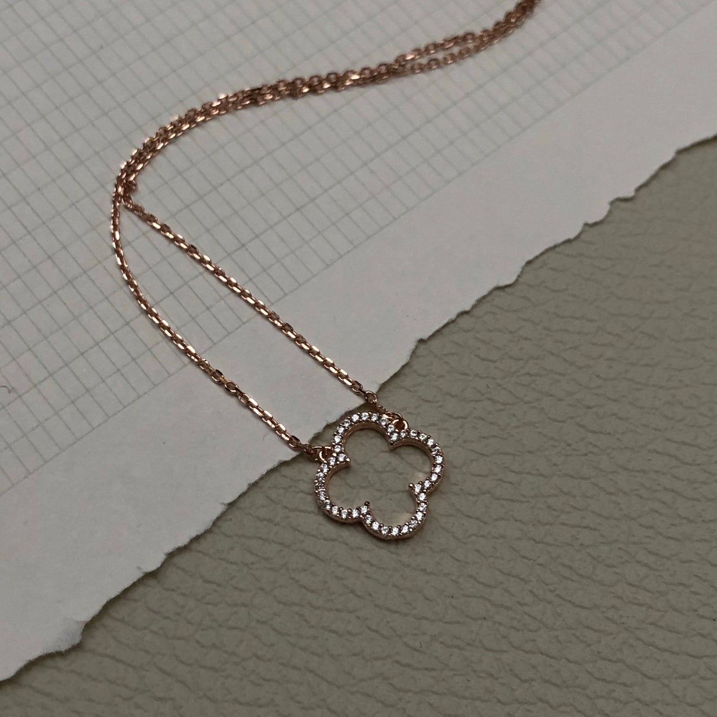 Clover Necklace Large in Rose Gold