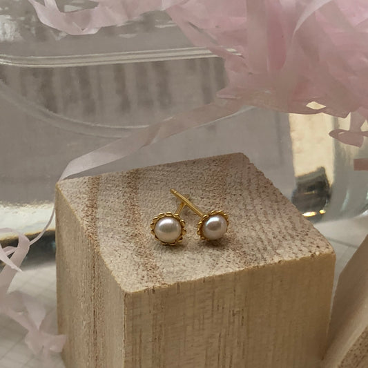 Crown Pearl Earrings in Gold