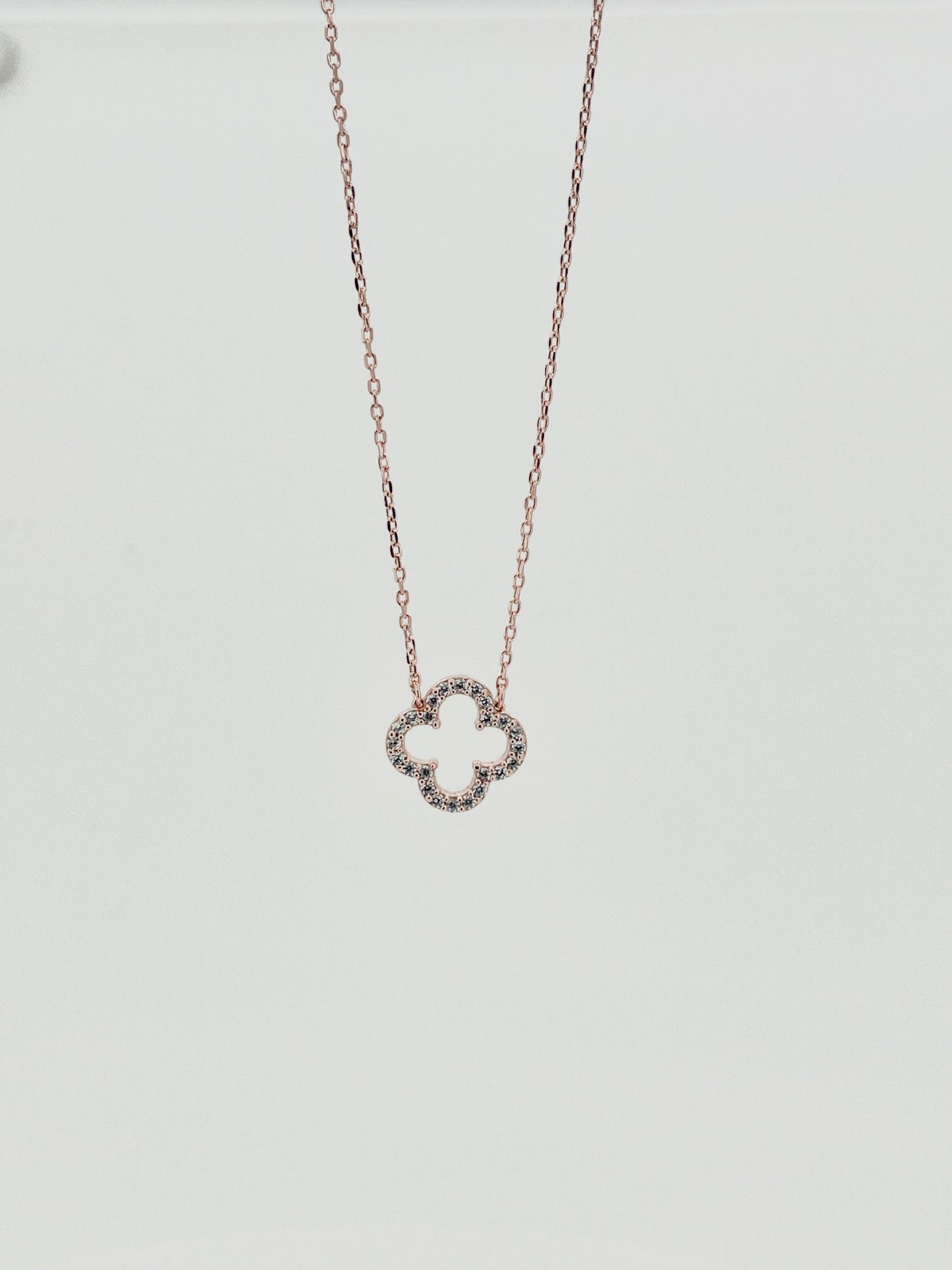 Clover Necklace Medium in Rose Gold