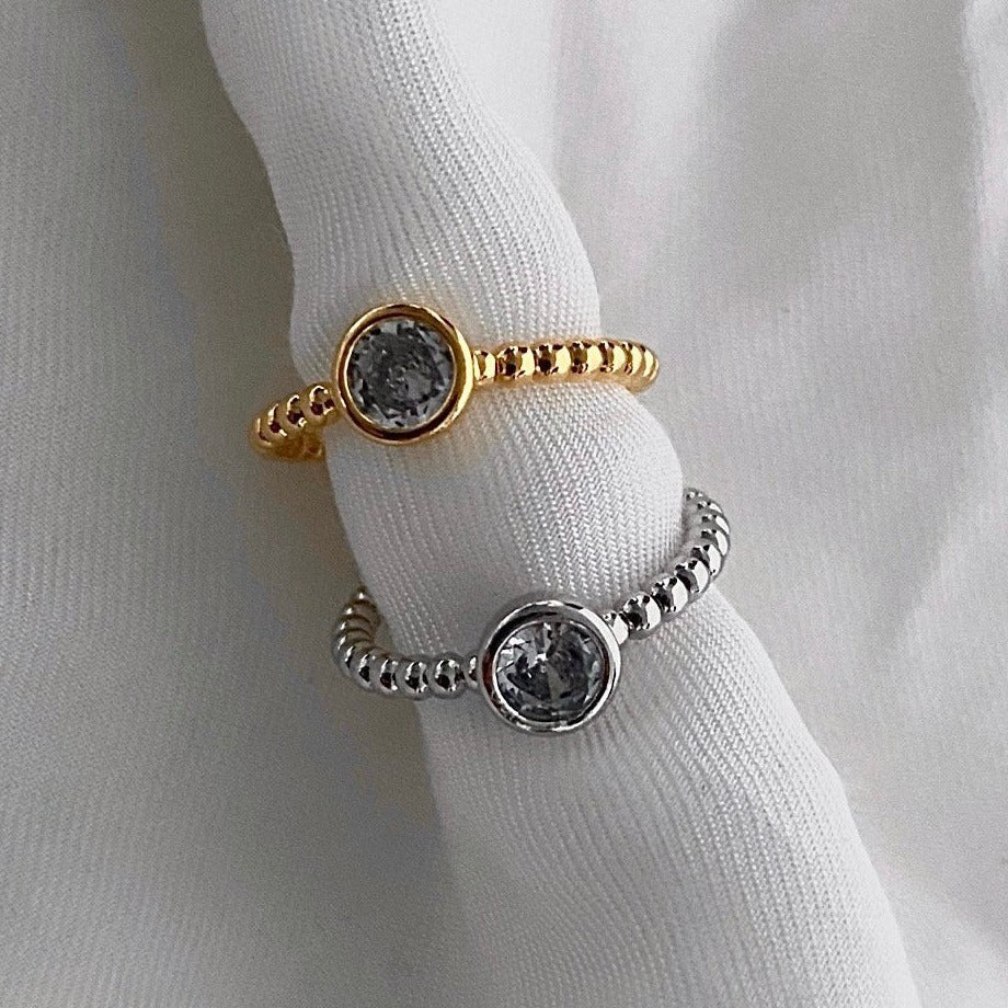 Cleef Diamante Disc Ring in Gold