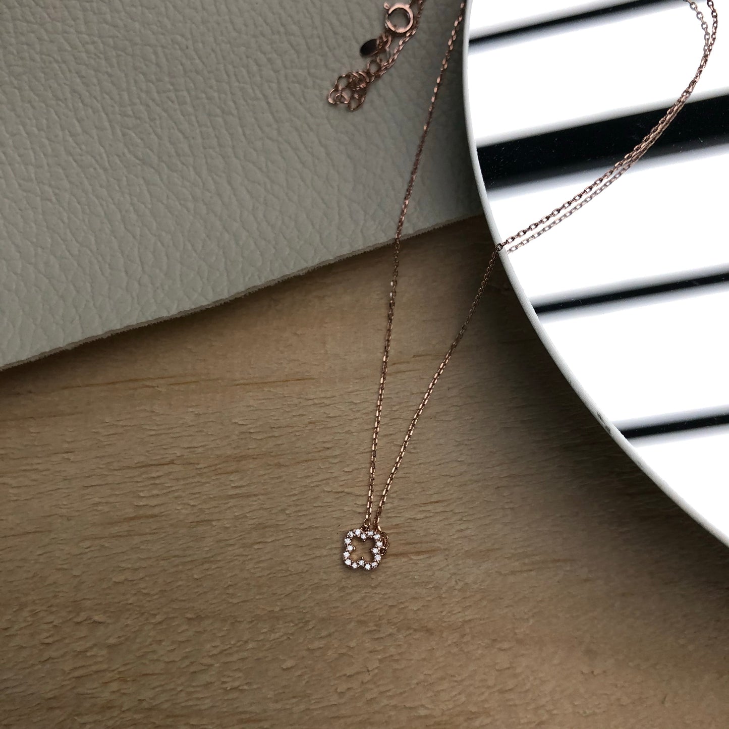Clover Necklace Mini in Rose Gold