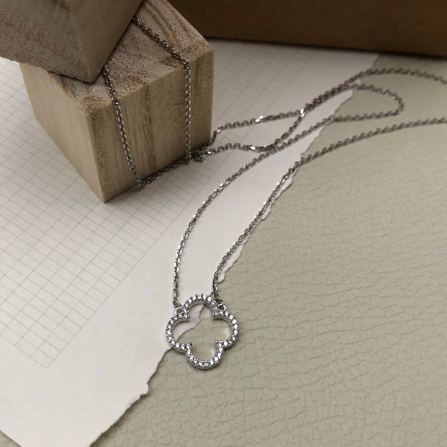 Clover Necklace Large in Silver