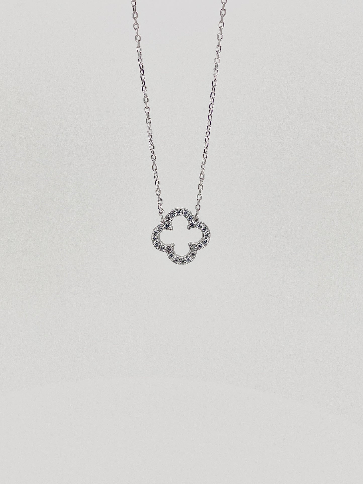 Clover Necklace Medium in Silver