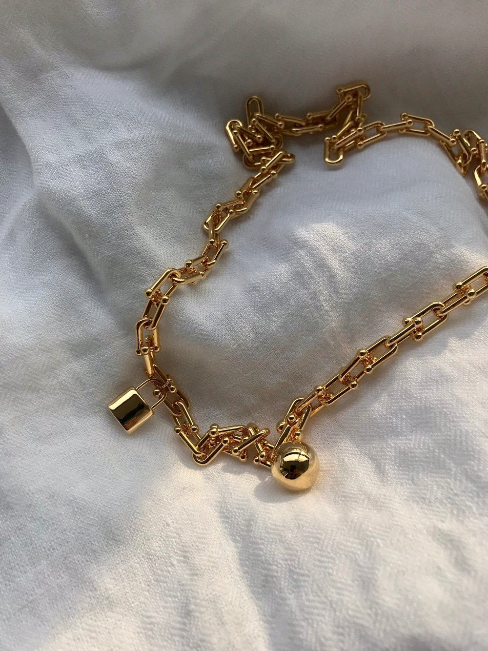 Charm Chaine Necklace in Gold
