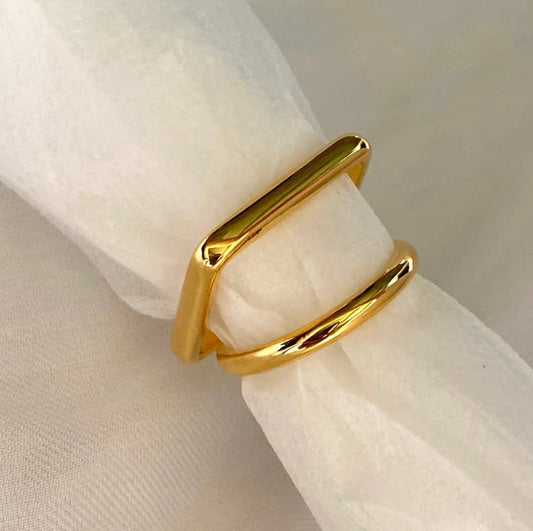 Forma Ring in Gold